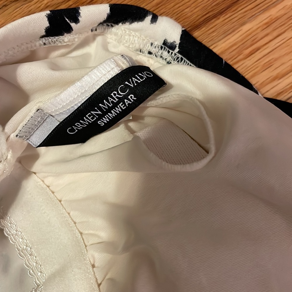 Carmen Marc Valvo onepiece bathing suit size medium and matching coverup/shirt. - Picture 5 of 8